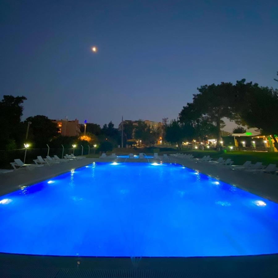 Dream Town Hotel&Restaurant Кемер Екстериор снимка