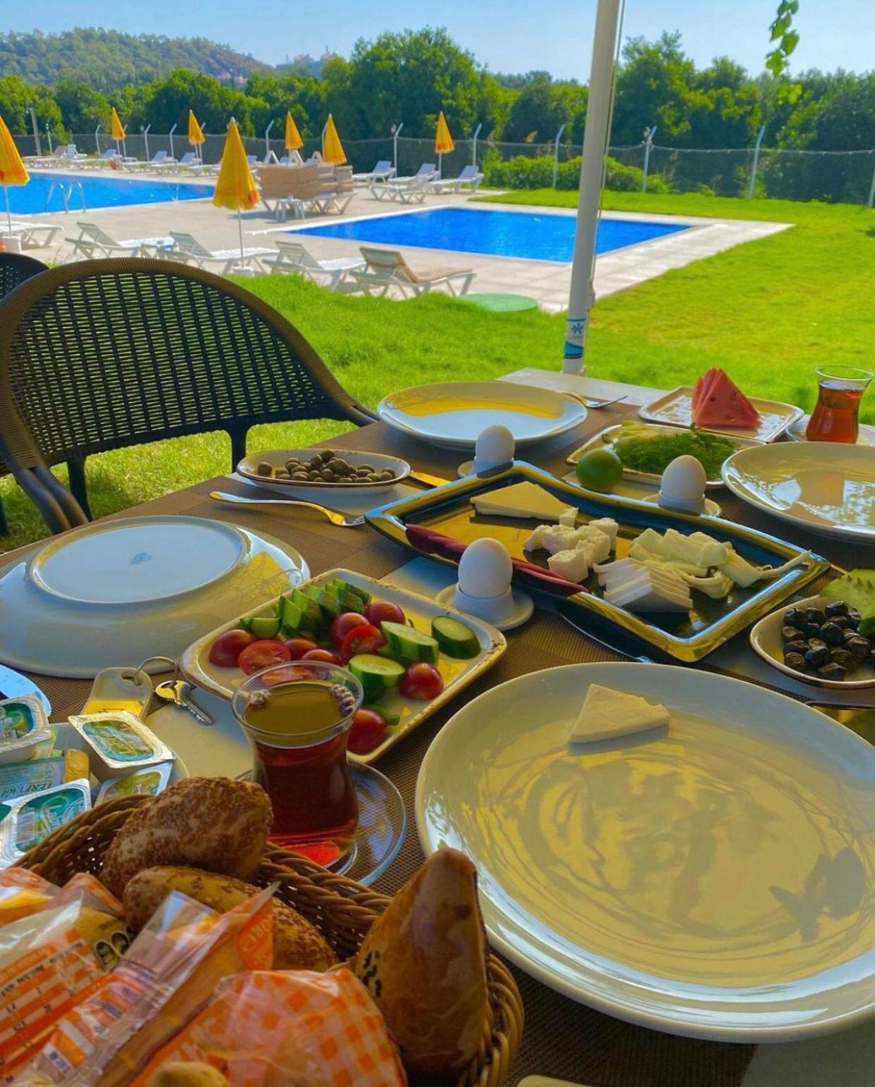 Dream Town Hotel&Restaurant Кемер Екстериор снимка