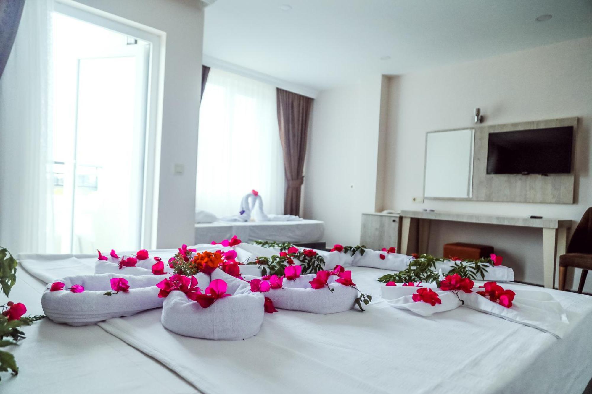 Dream Town Hotel&Restaurant Кемер Екстериор снимка